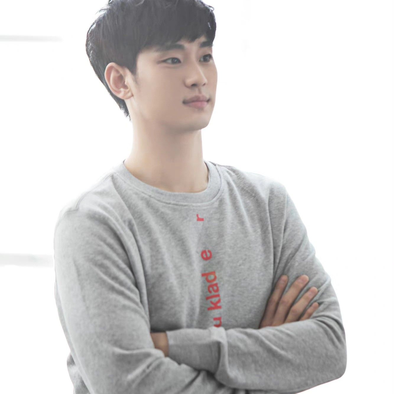 金秀賢的最新照片