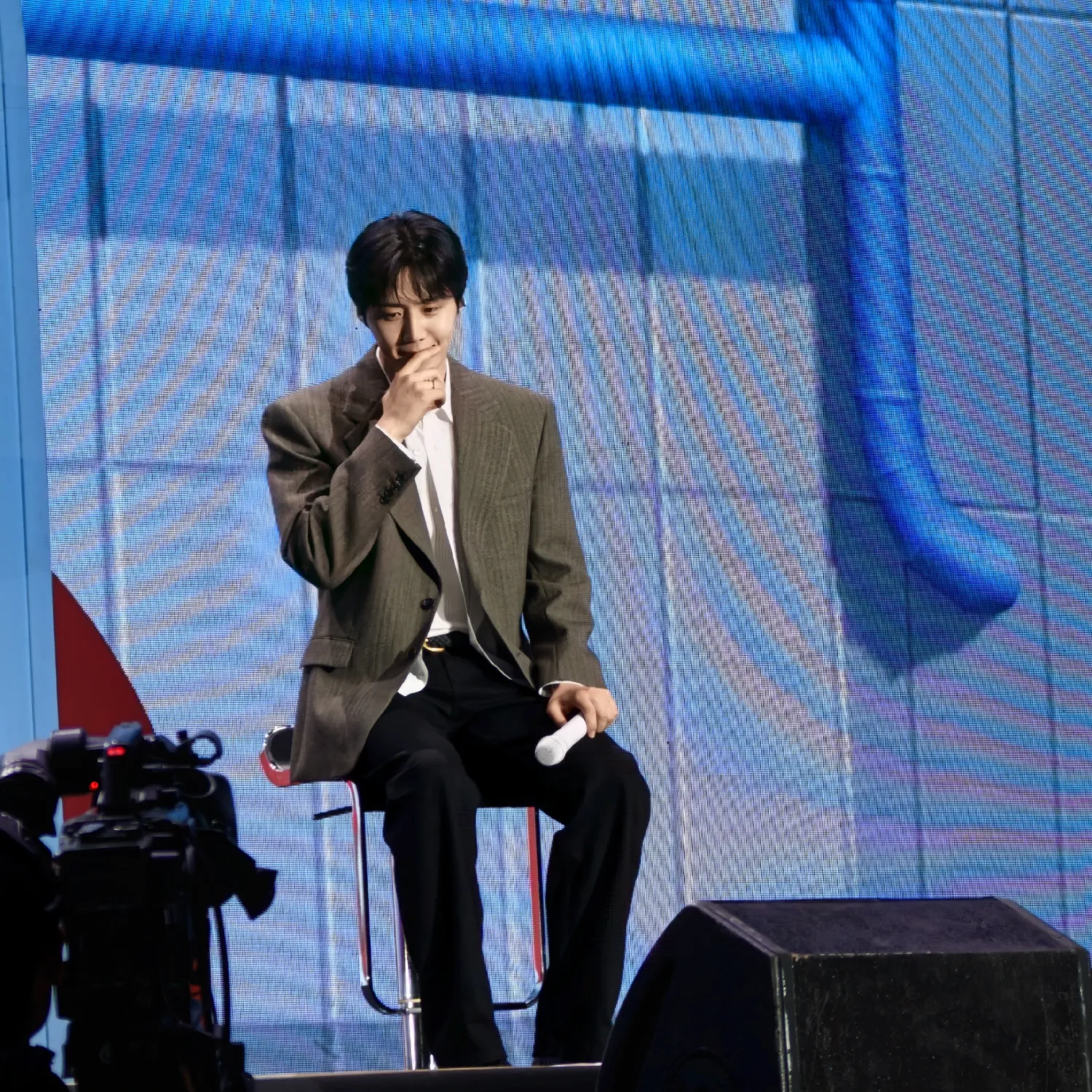 A moment captured by a fan of Kim Seonho