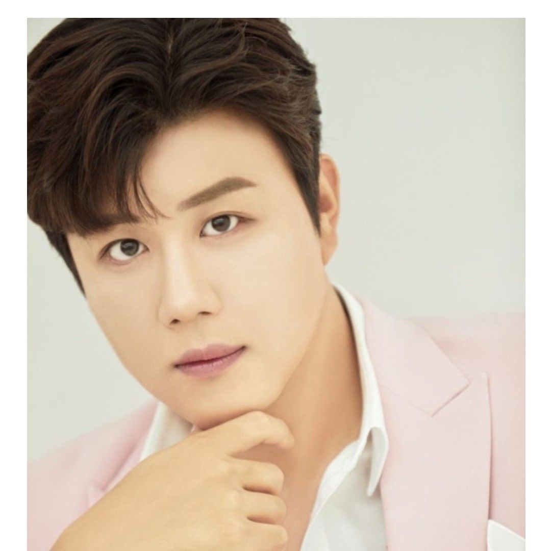 チン・ヘソンの最近の活動ショット