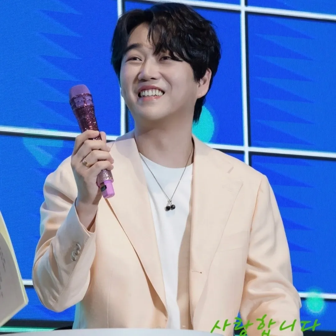 Behind-the-scenes cut of Hwang Youngwoong
