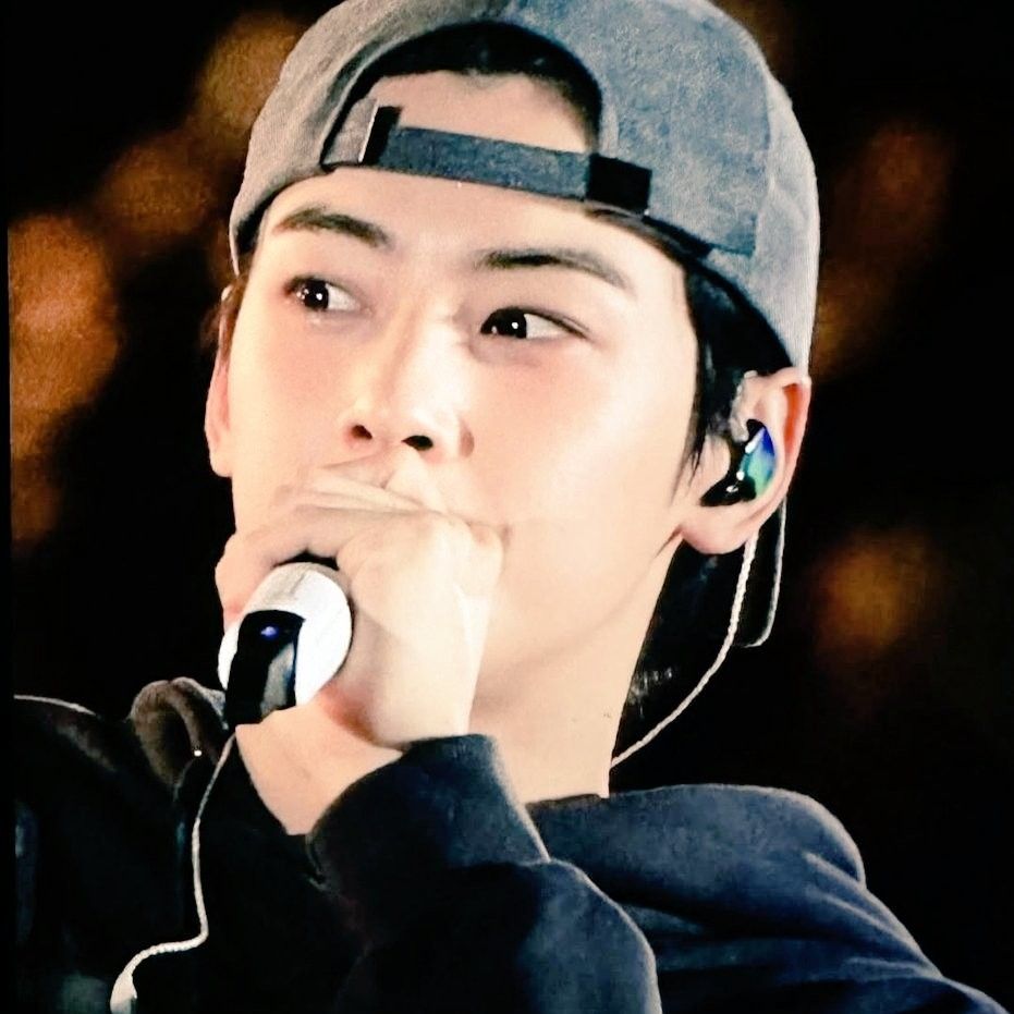 Latest photo of Cha Eunwoo