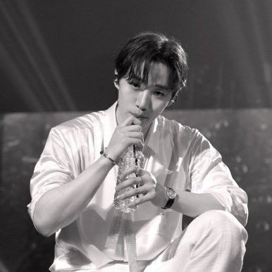 イ・ジュノの最近の活動ショット