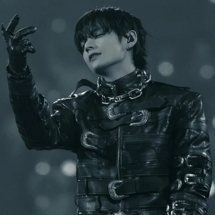 金泰亨 (V)的最新照片