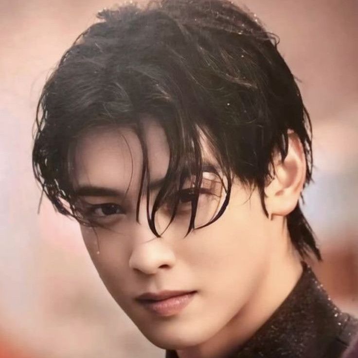 Recent activity shot of Cha Eunwoo