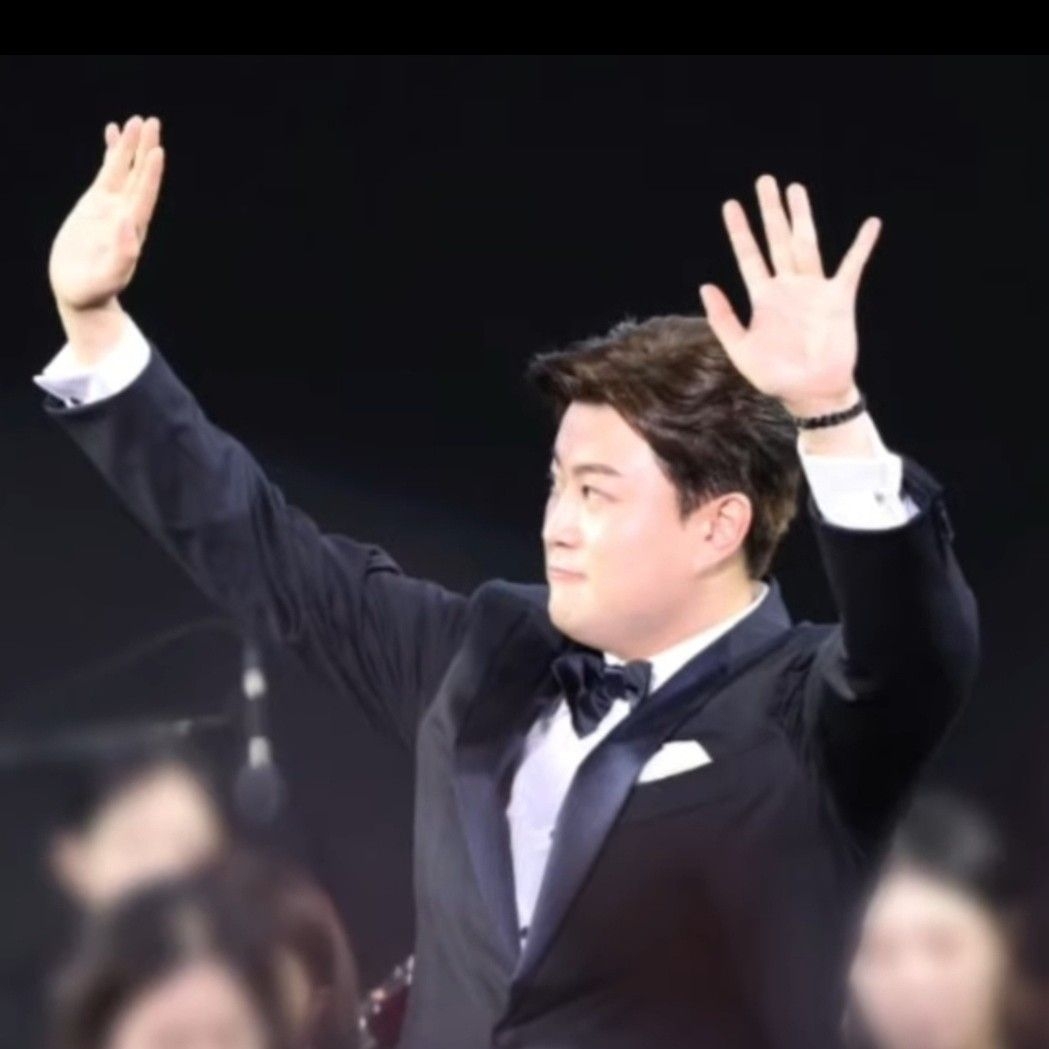 粉丝拍下的金浩中瞬间