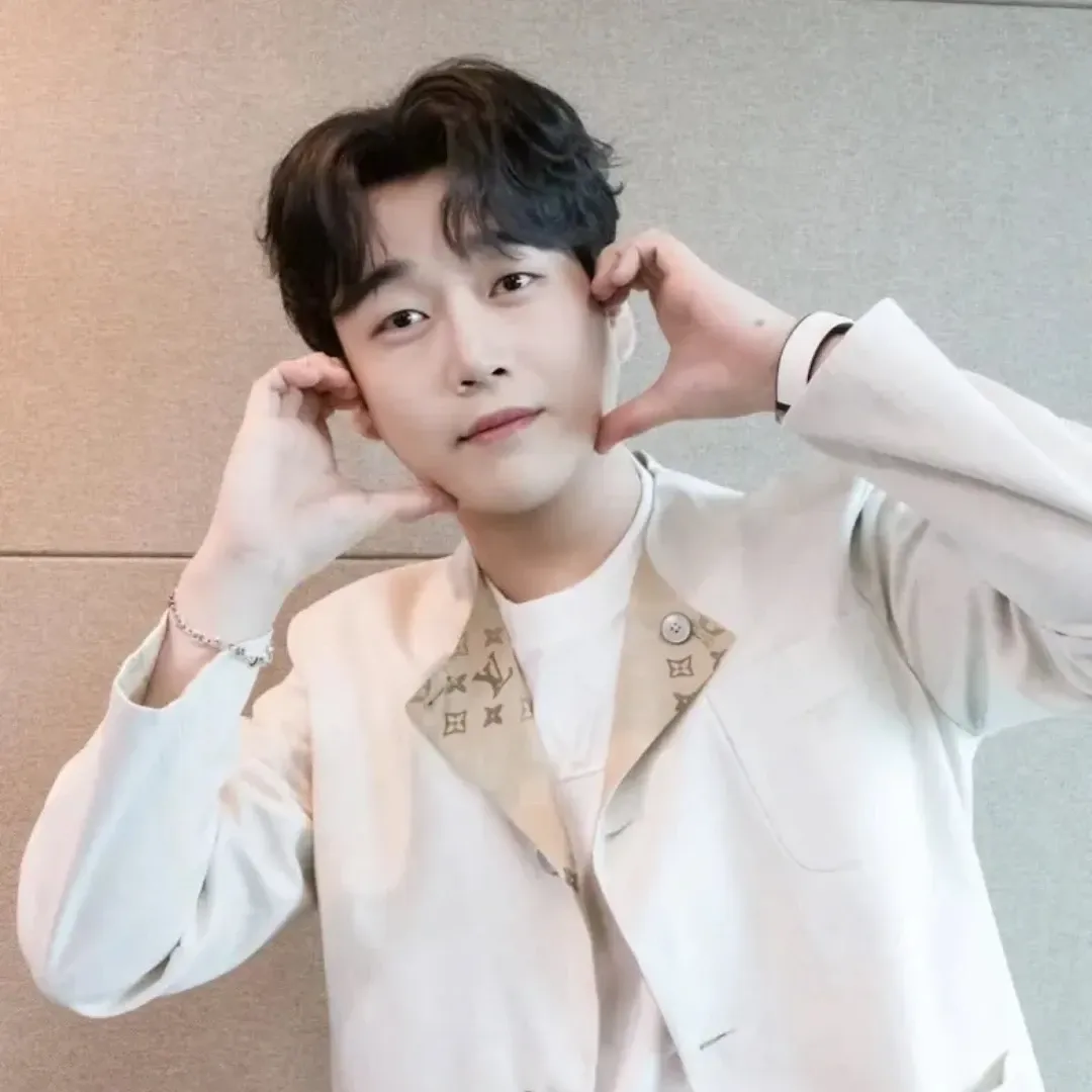 A moment captured by a fan of Hwang Youngwoong