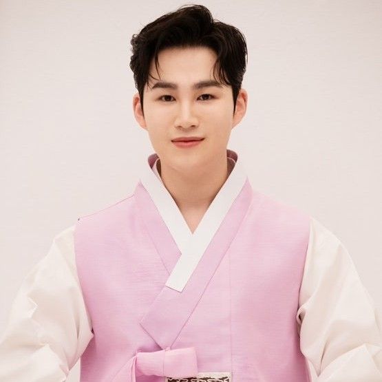 Currently spotlighted celeb post