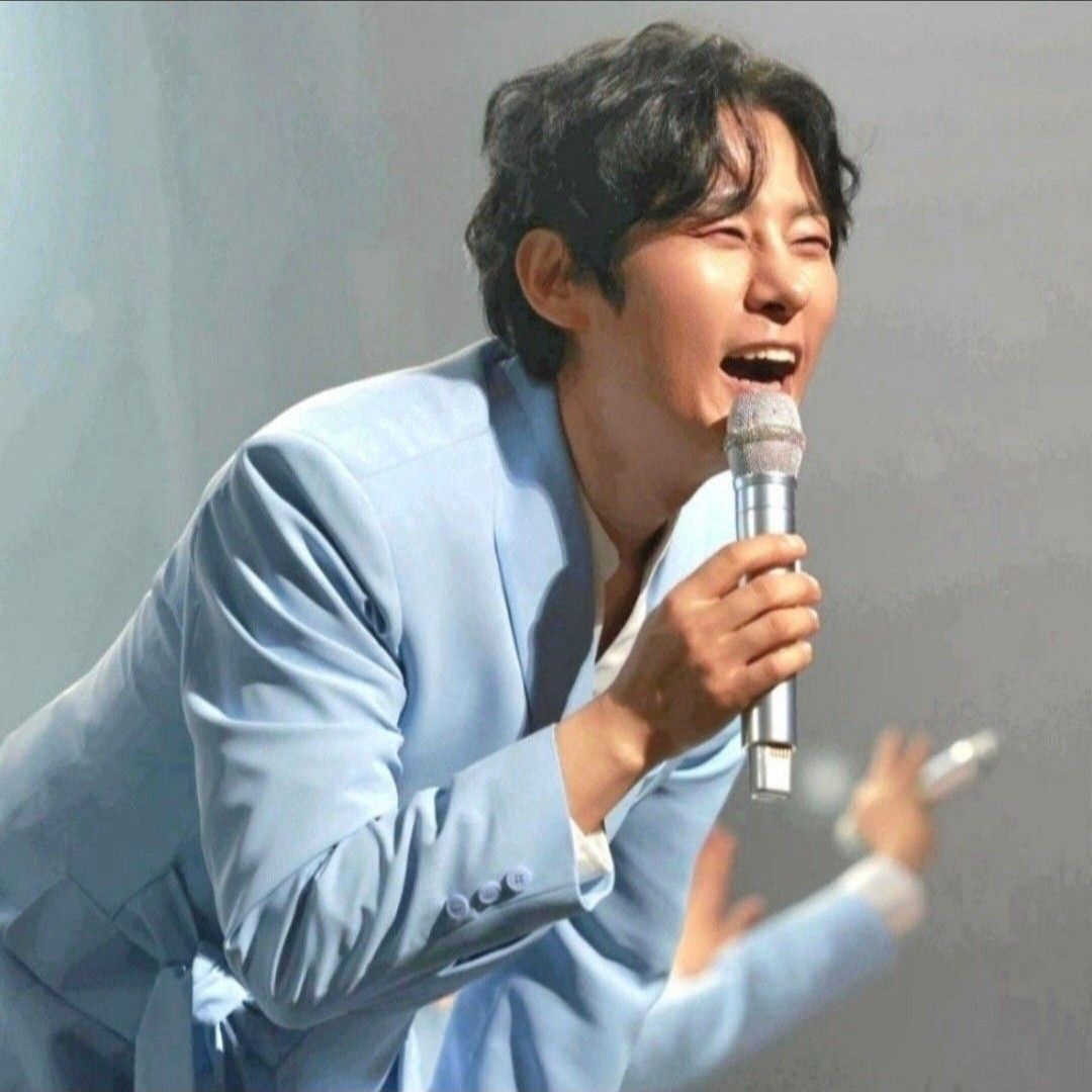 A moment captured by a fan of Kang Moonkyung