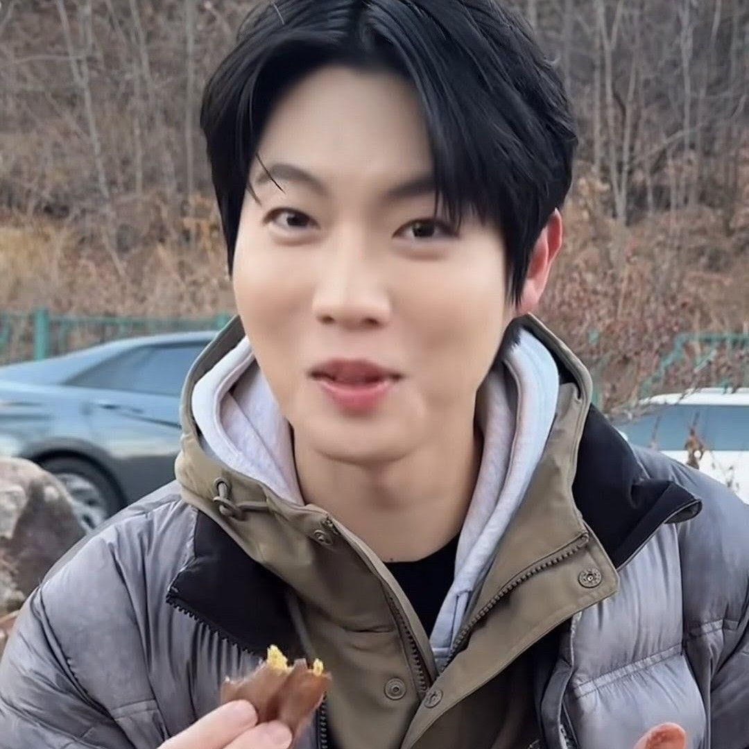 Recent activity shot of Son Taejin