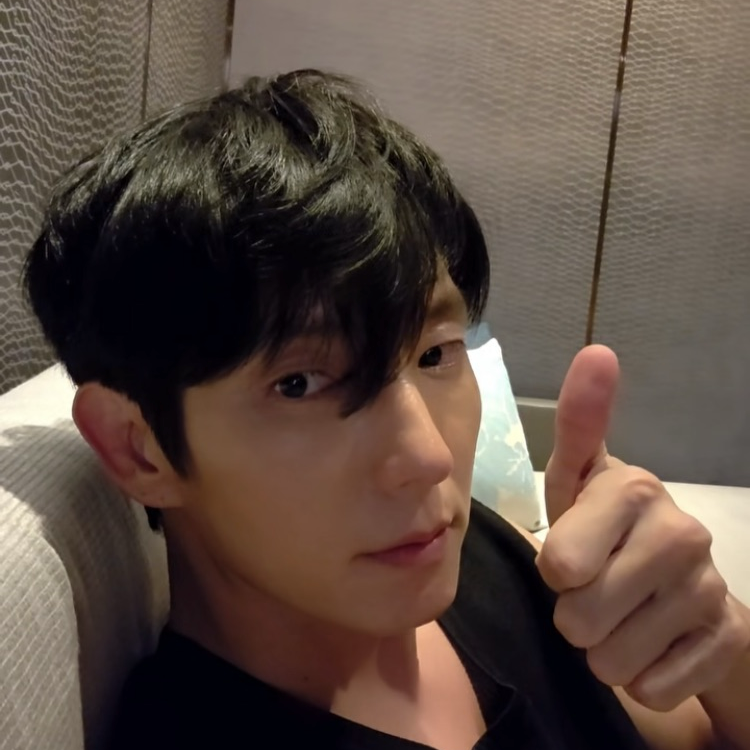 Behind-the-scenes cut of Lee Joongi