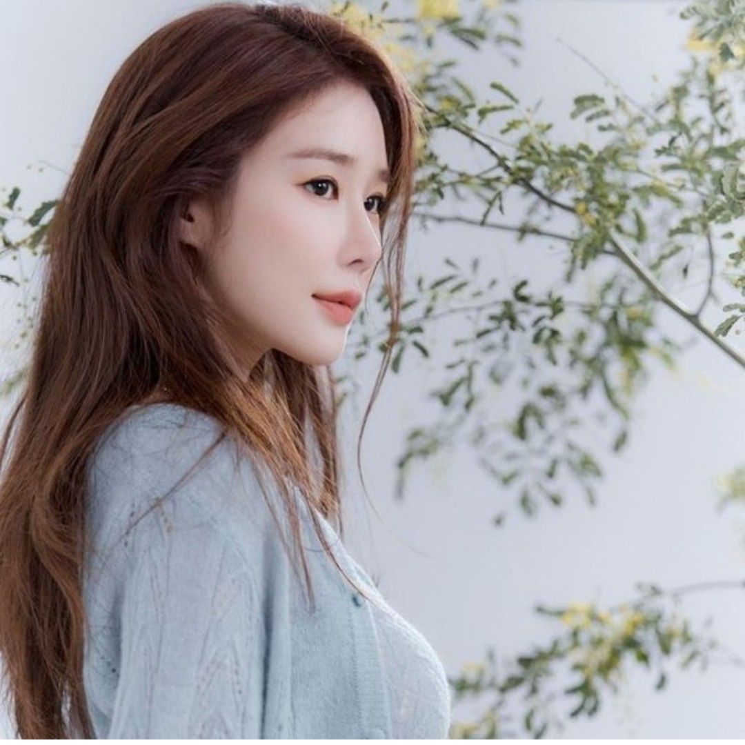 Recent activity shot of Yoo Inna