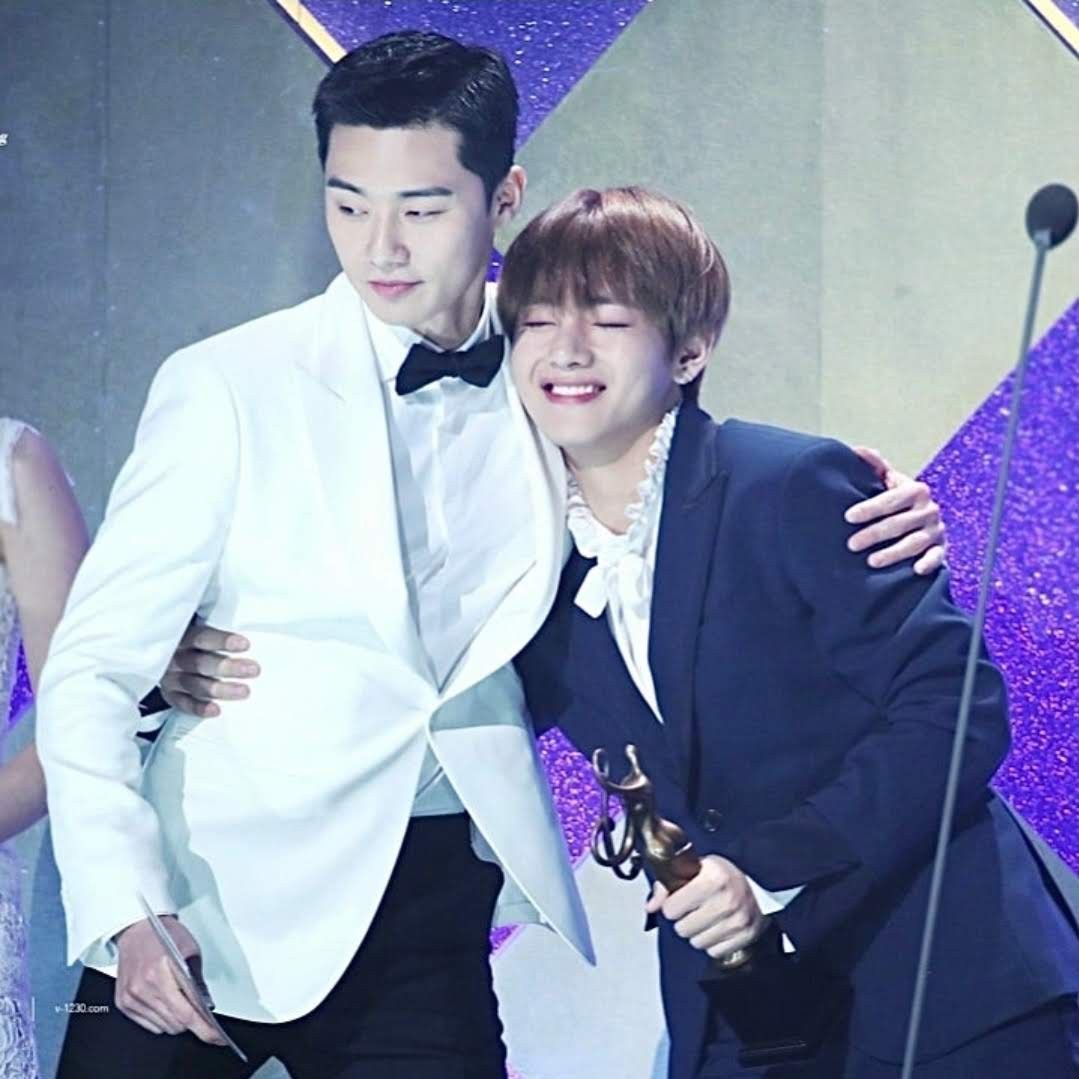 A moment captured by a fan of Park Seojoon