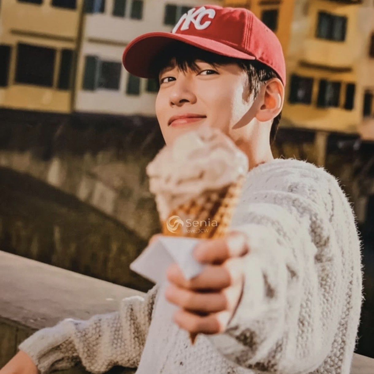 粉丝拍下的池昌旭瞬间