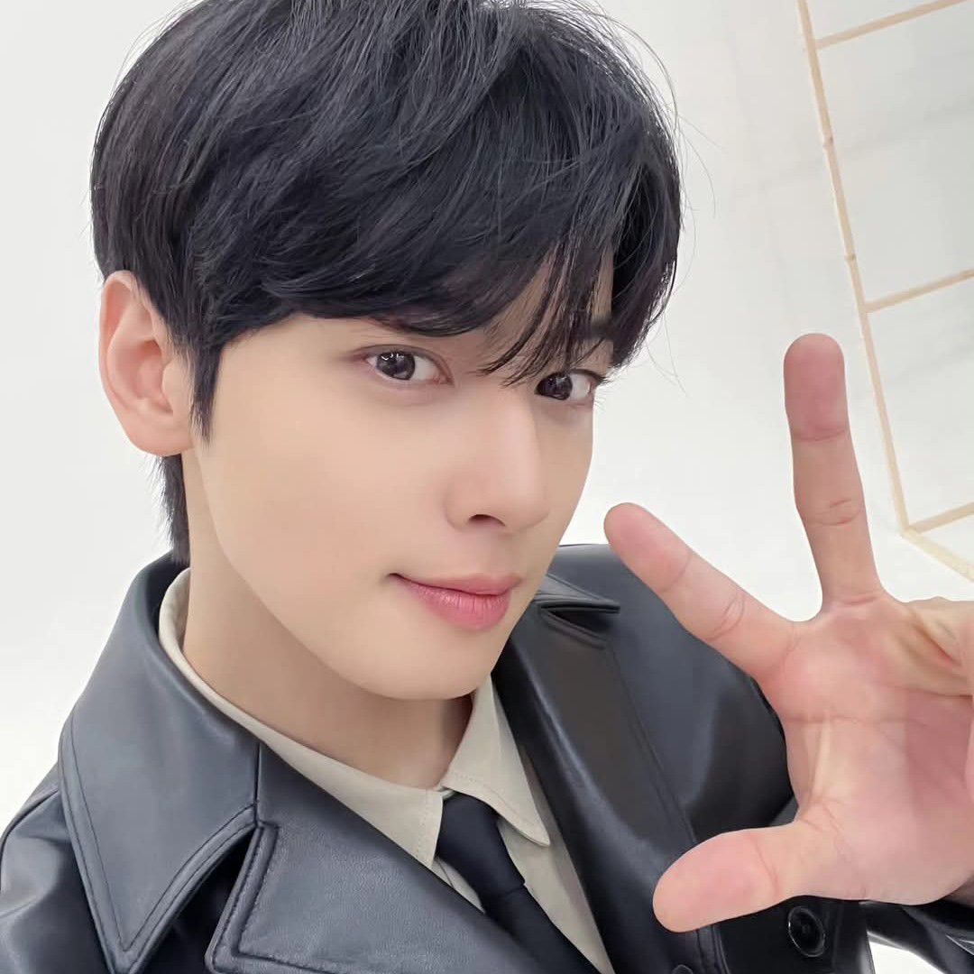 Latest photo of Cha Eunwoo