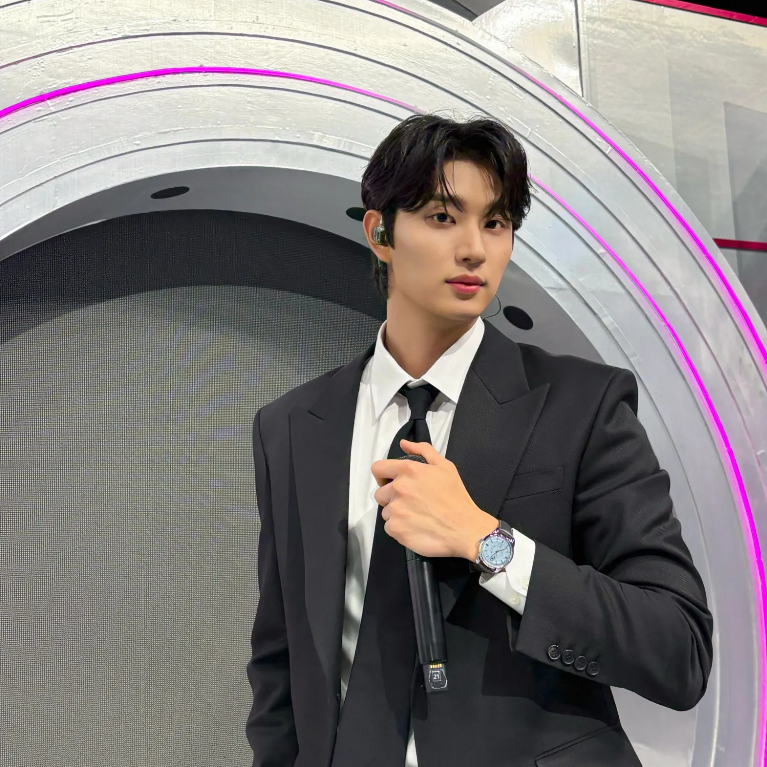 Behind-the-scenes cut of Kim Jaewon