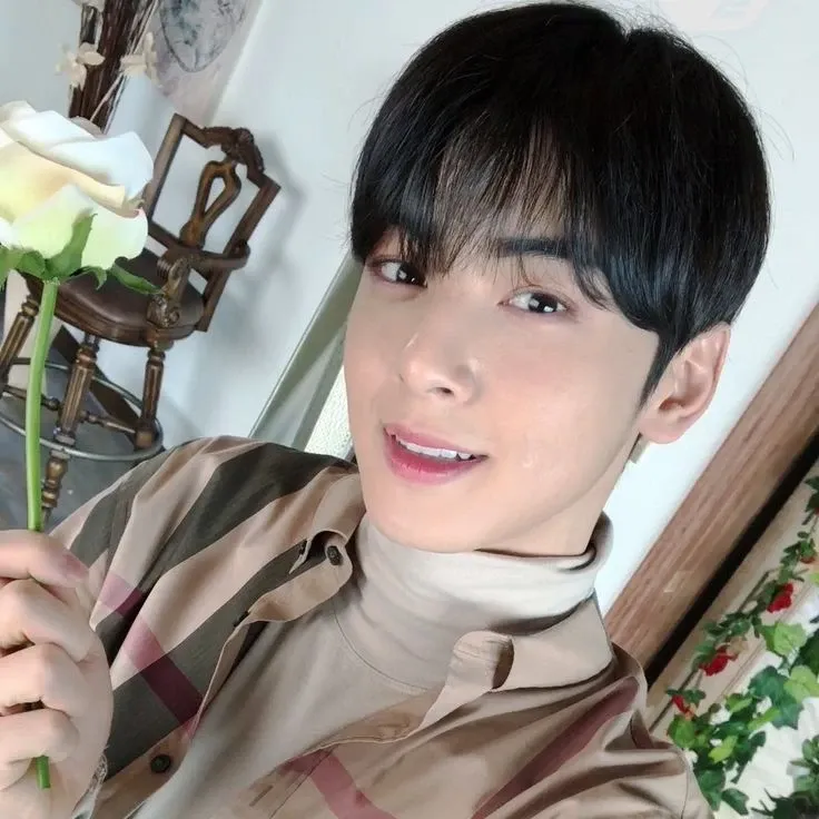Behind-the-scenes cut of Cha Eunwoo