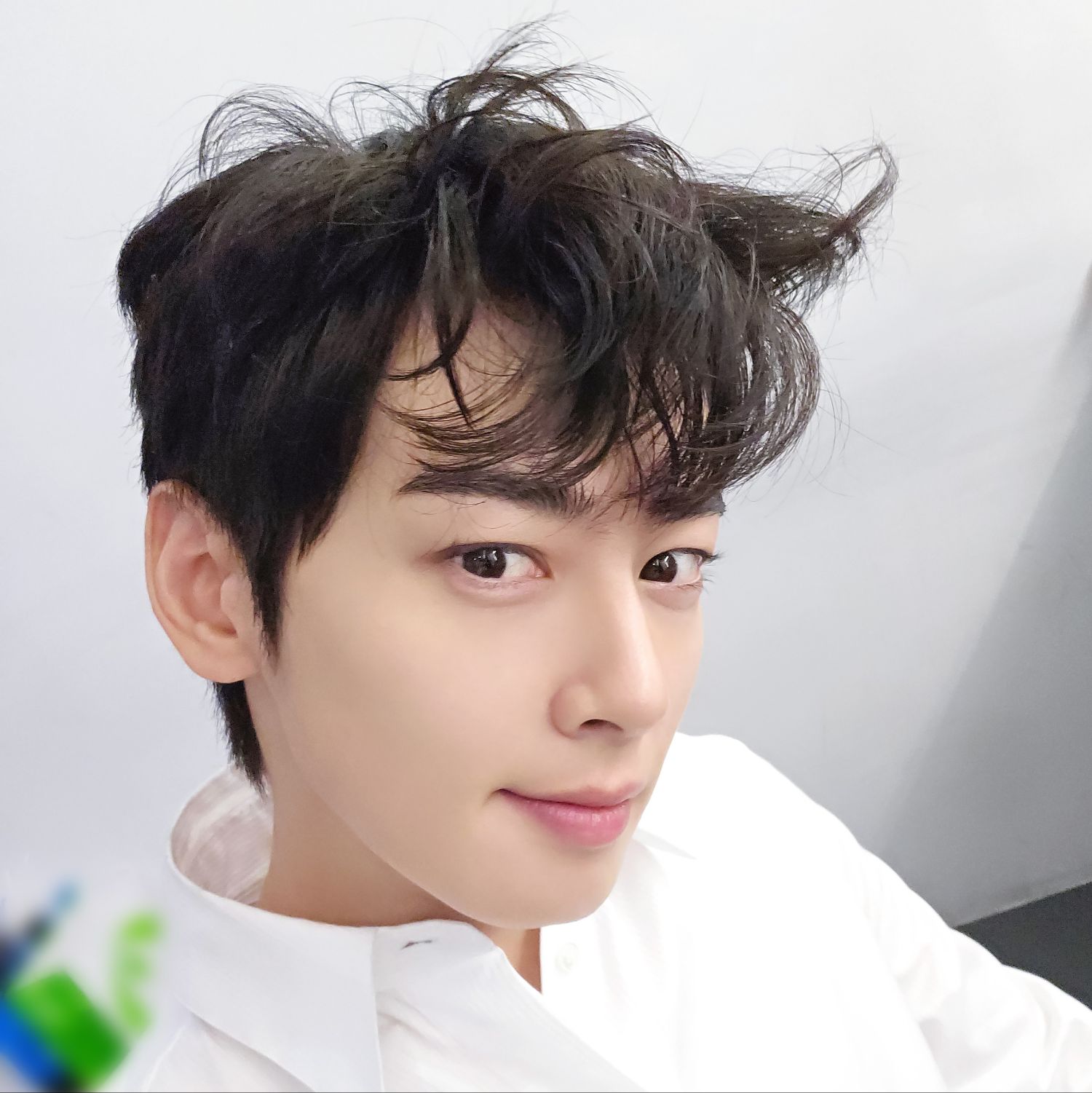 Behind-the-scenes cut of Cha Eunwoo