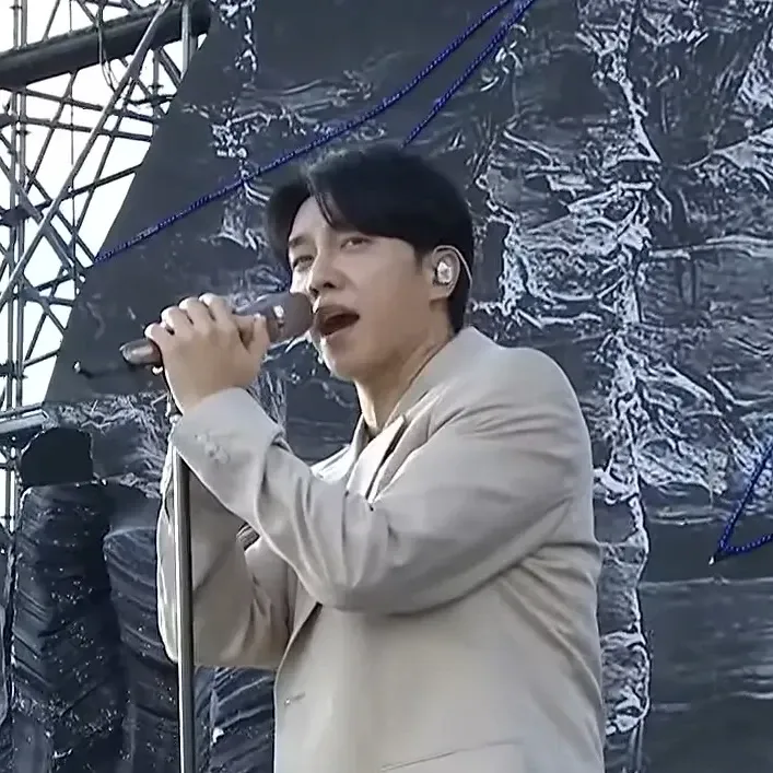 Cuplikan di balik layar dari Lee Seunggi