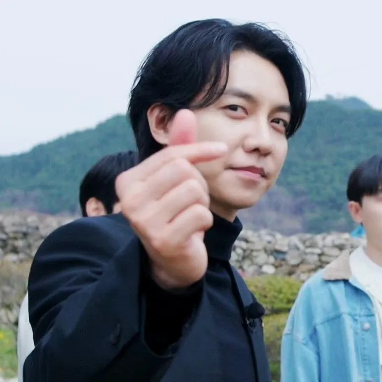 Foto terbaru dari Lee Seunggi