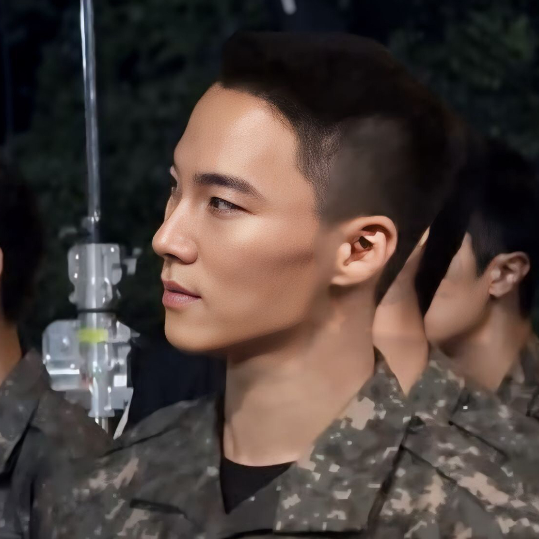 Behind-the-scenes cut of Lee Hongnae