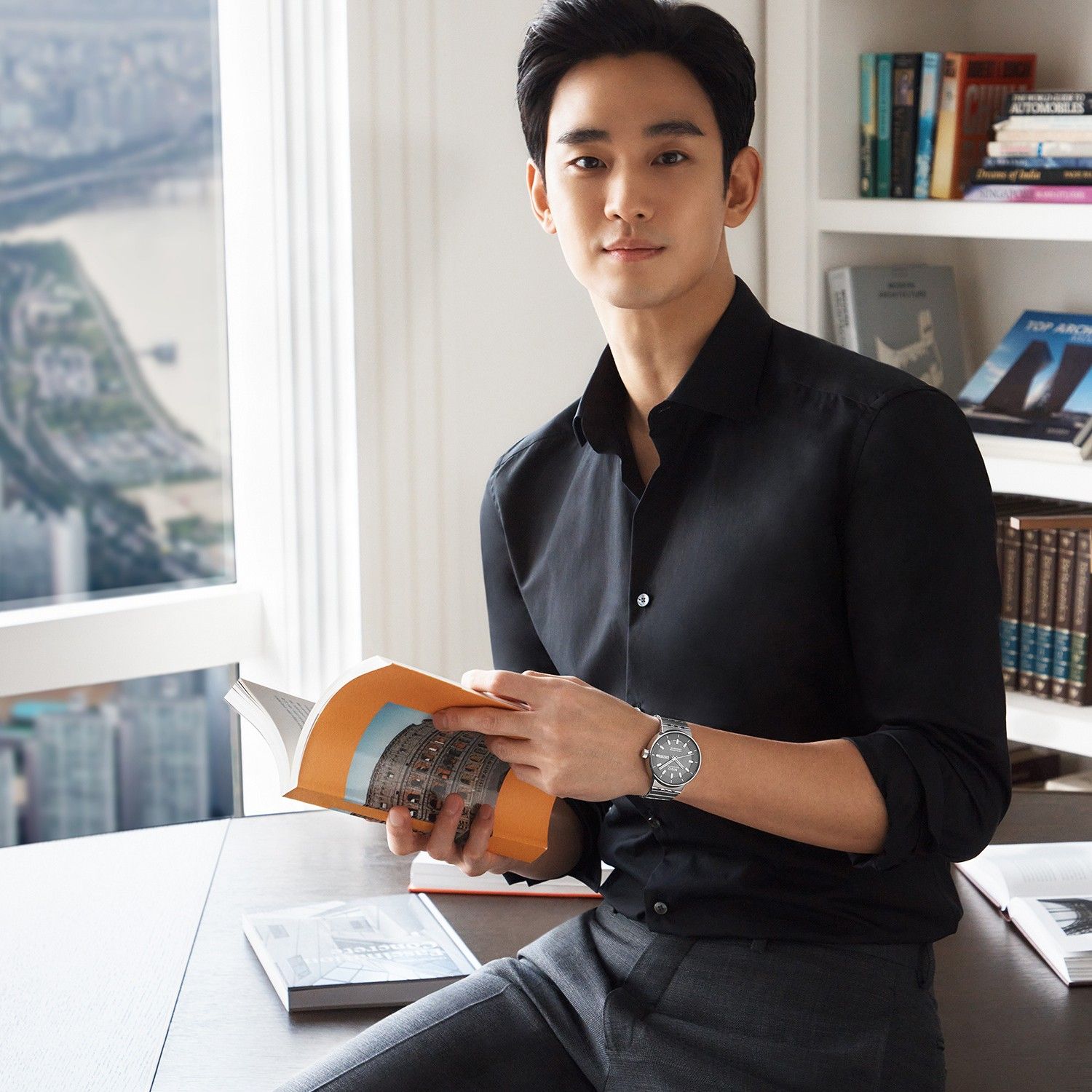 金秀賢的最新照片