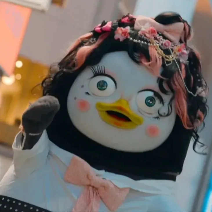 ペンスの最近の活動ショット