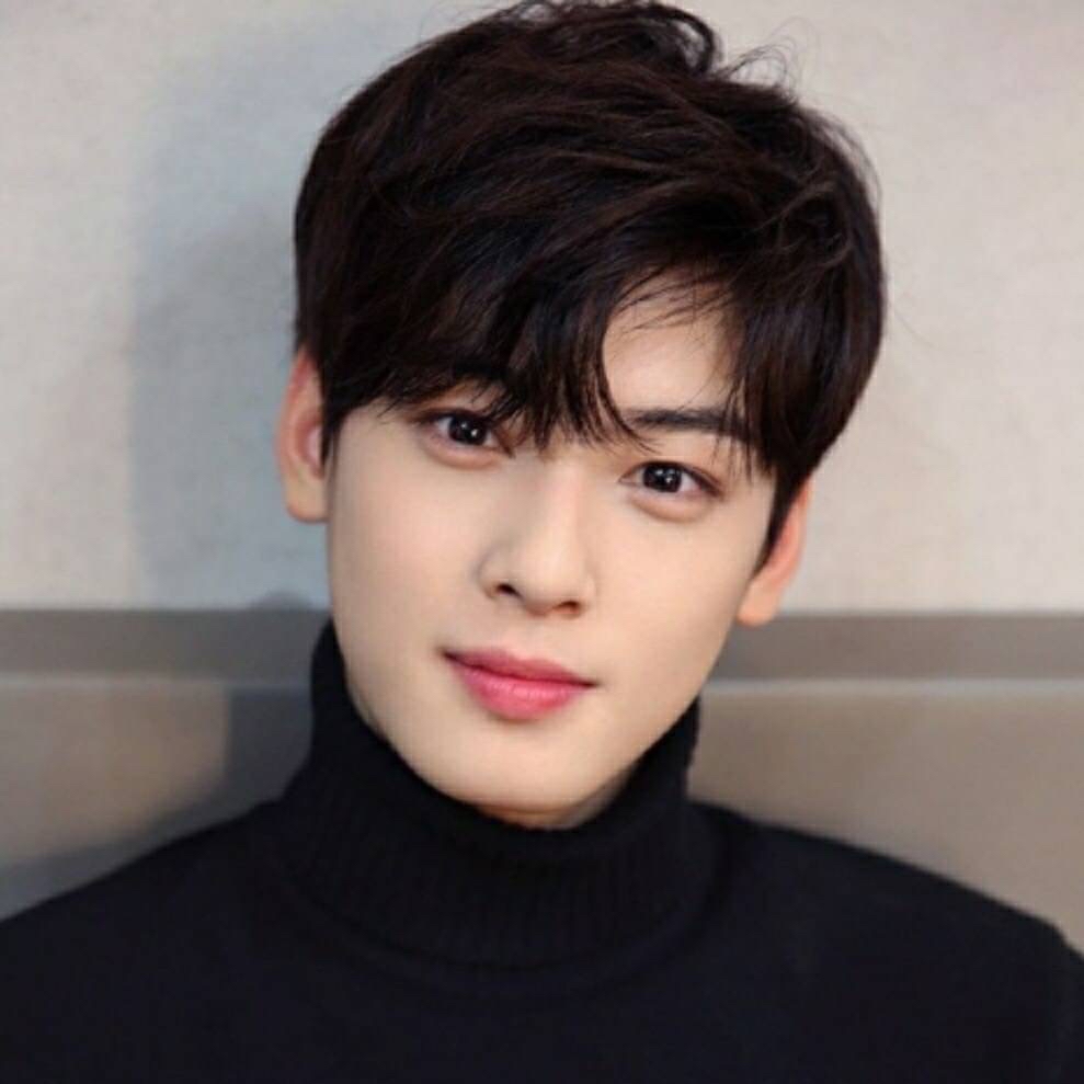 Behind-the-scenes cut of Cha Eunwoo