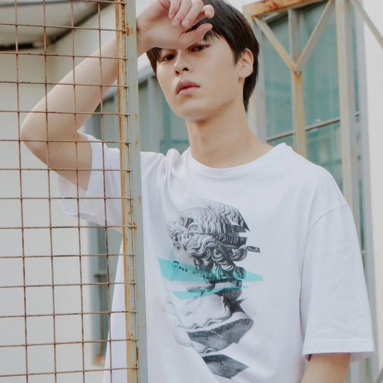 Behind-the-scenes cut of Lee Jaewook