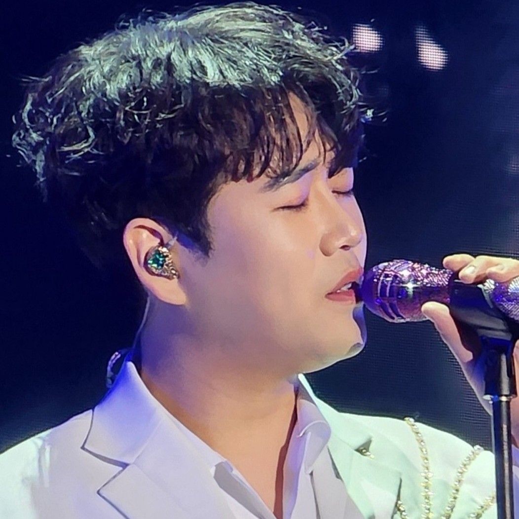 Behind-the-scenes cut of Hwang Youngwoong