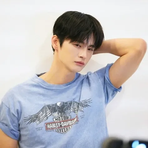 A moment captured by a fan of Seo Inguk