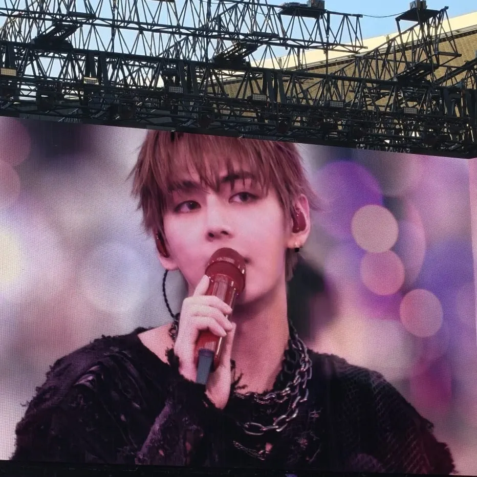 Recent activity shot of Kim Taehyung (V)