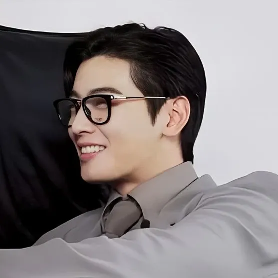 Behind-the-scenes cut of Cha Eunwoo