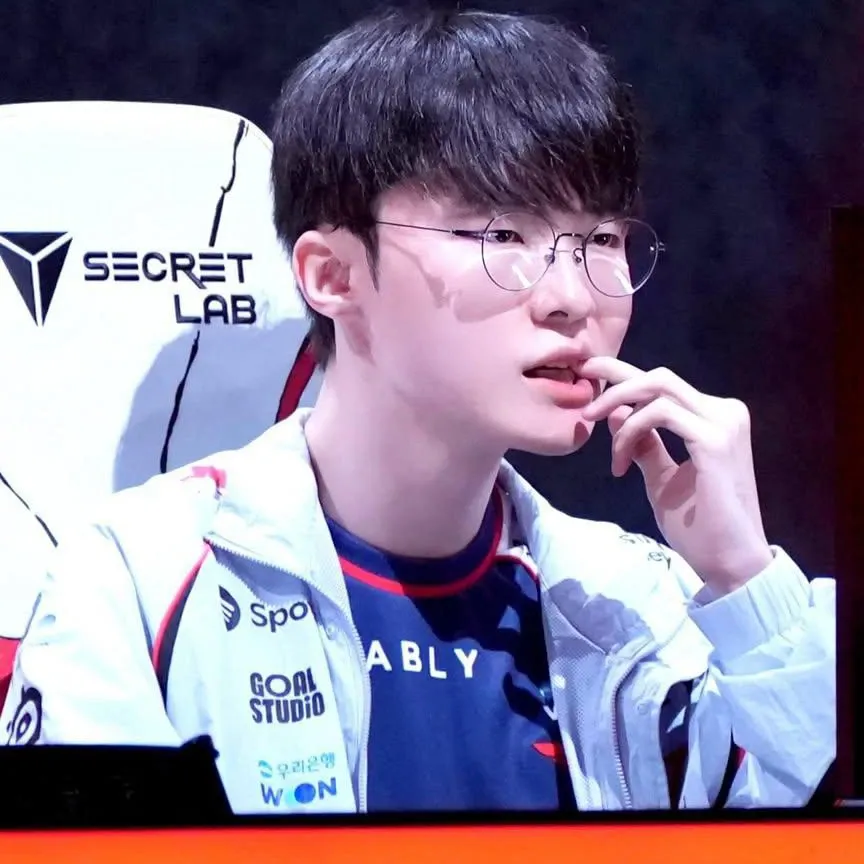 A moment captured by a fan of Faker