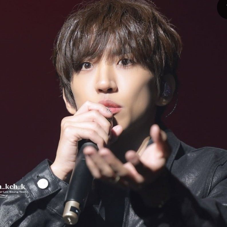 A moment captured by a fan of Lee Seungyoon