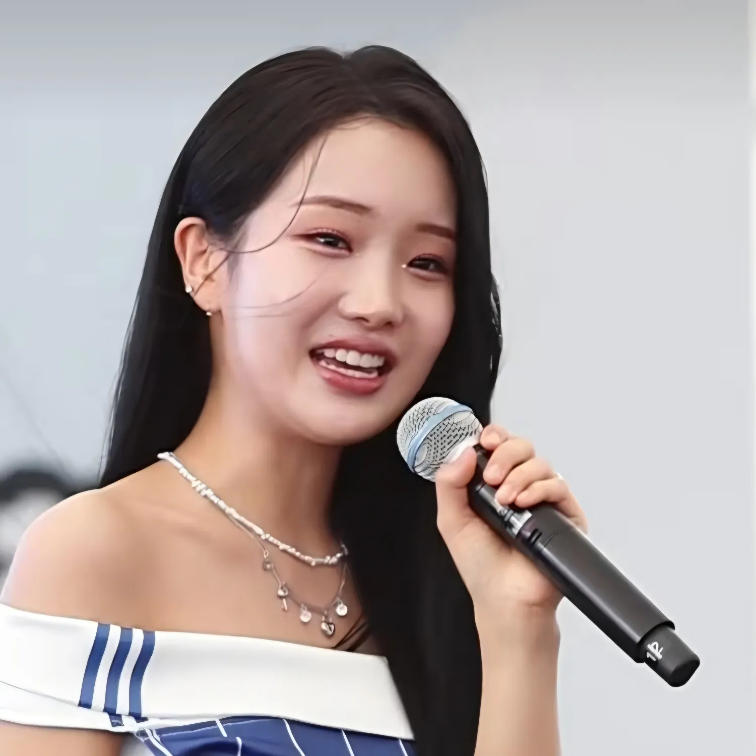 Behind-the-scenes cut of Kim Soyeon (2004)
