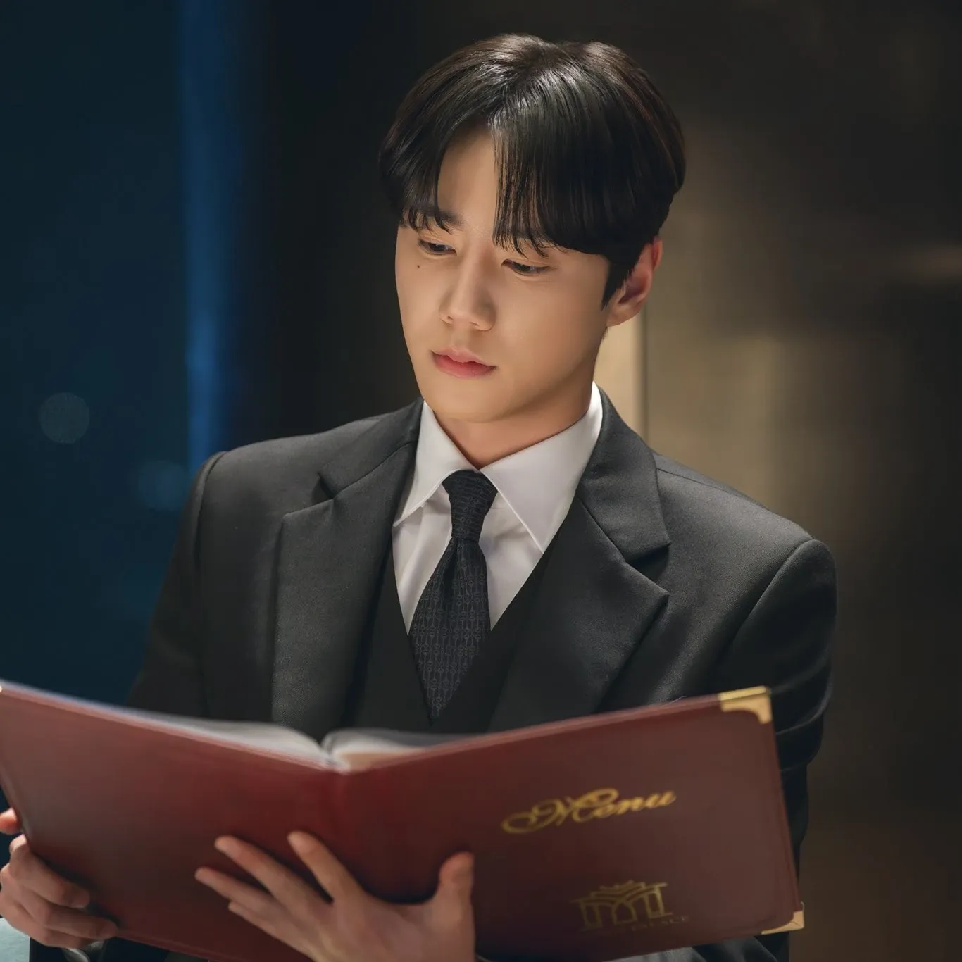 Behind-the-scenes cut of Lee Junyoung
