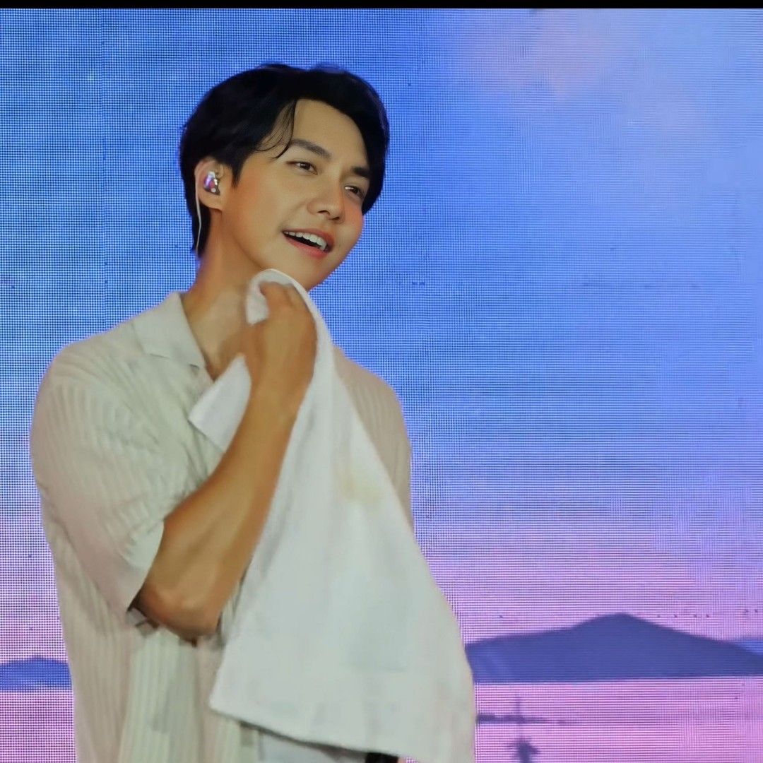 イ・スンギの最近の活動ショット