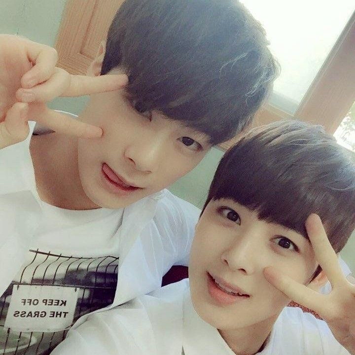 Recent activity shot of Cha Eunwoo