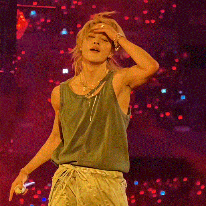 Behind-the-scenes cut of Ha Jimin