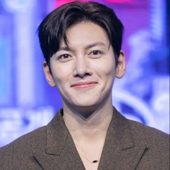 Behind-the-scenes cut of Ji Changwook