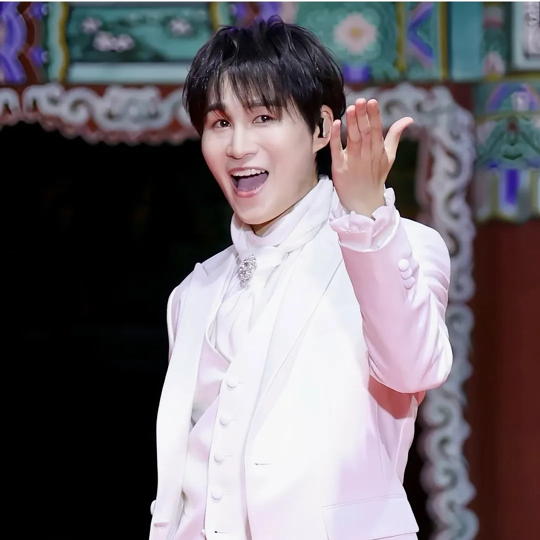 Behind-the-scenes cut of Kim Heejae