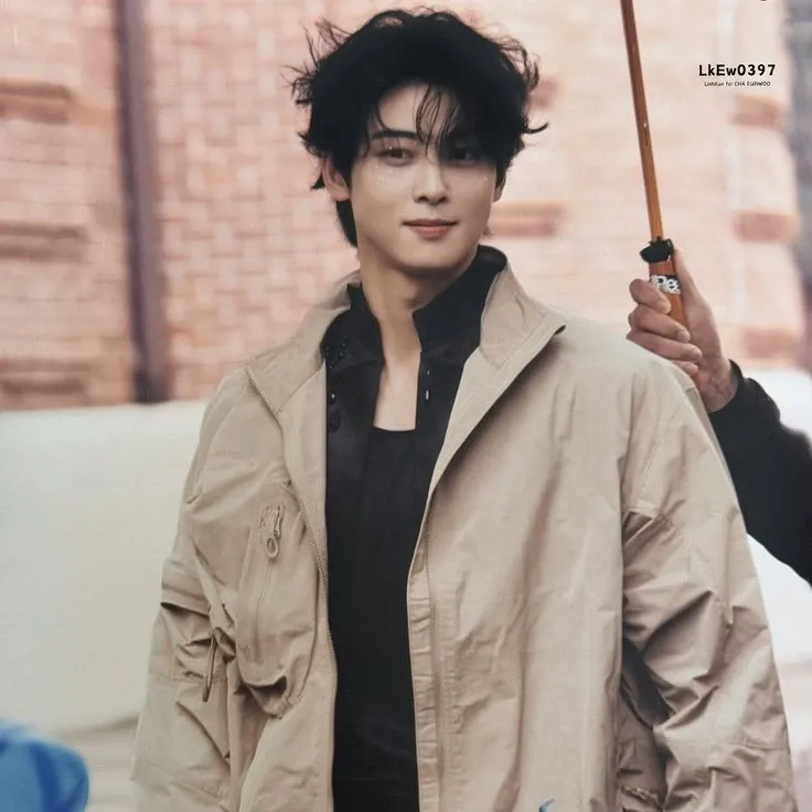 A moment captured by a fan of Cha Eunwoo