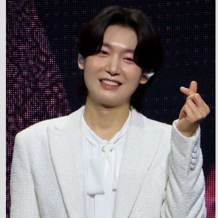 Behind-the-scenes cut of Kim Yongbin