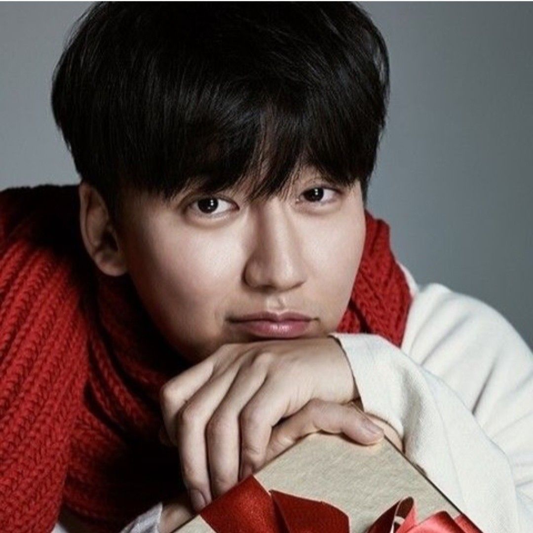 Behind-the-scenes cut of Kim Namgil