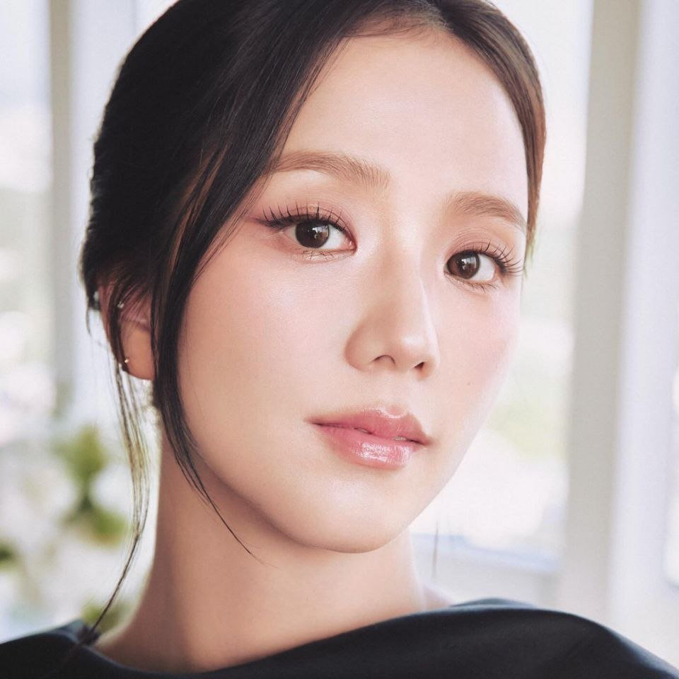 Latest photo of Jisoo (1995)
