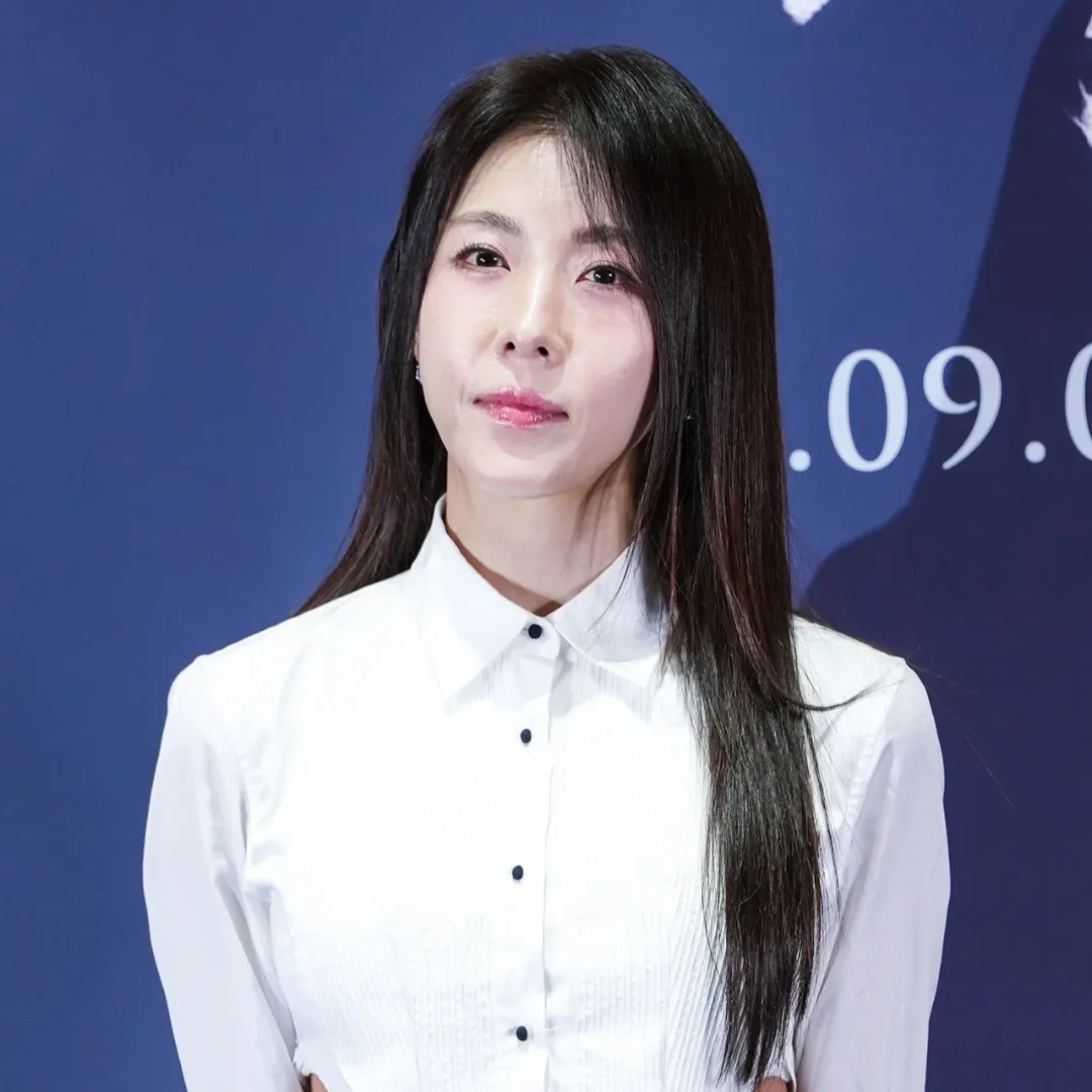 Behind-the-scenes cut of Ha Jiwon