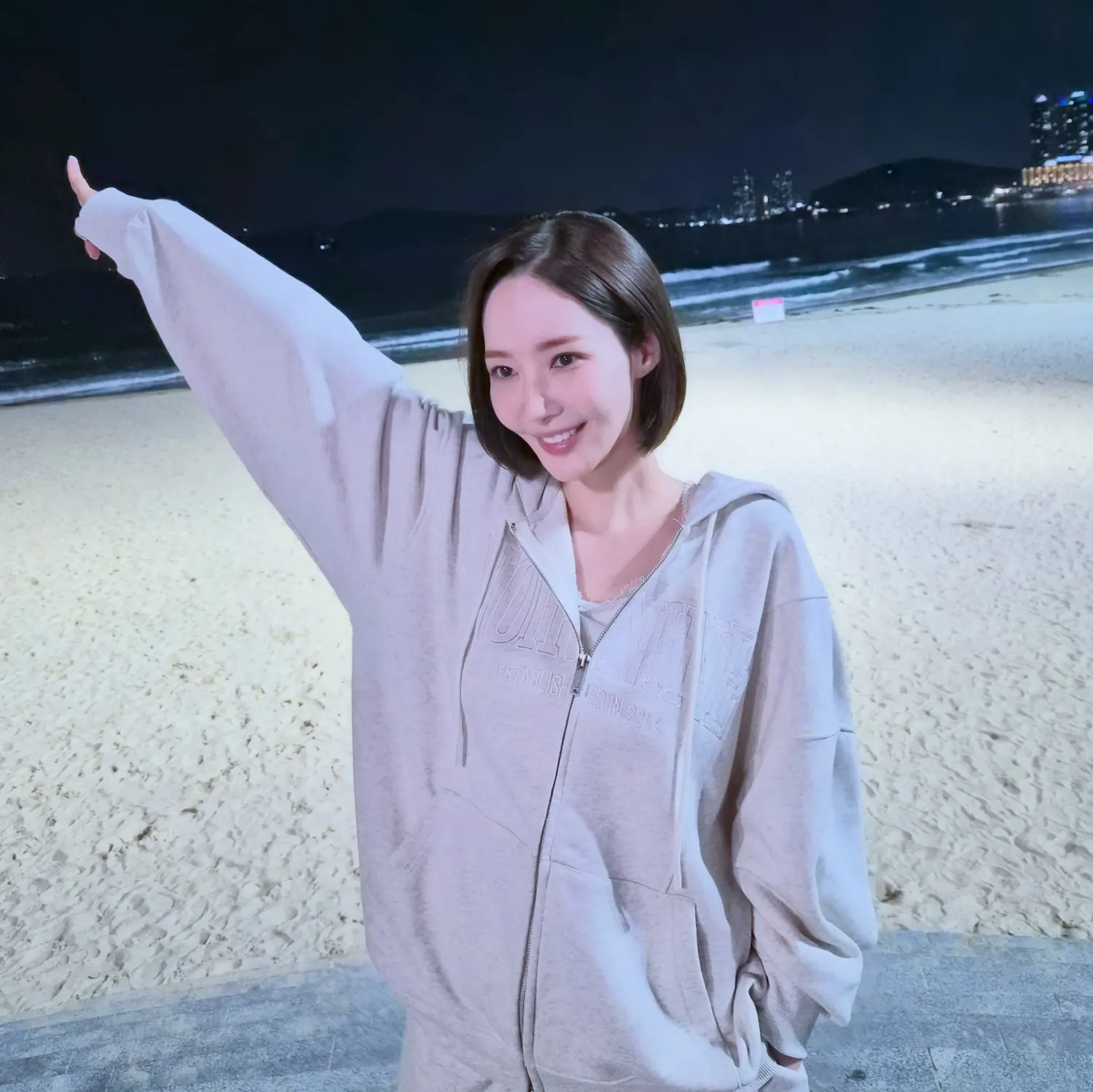 Behind-the-scenes cut of Park Minyoung