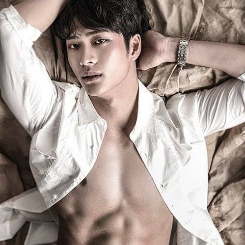 Behind-the-scenes cut of Kang Taeoh