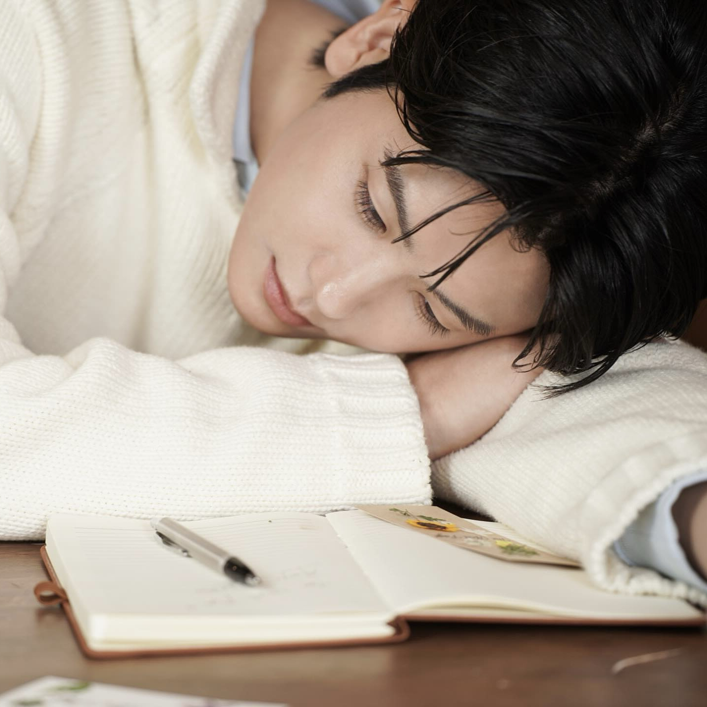 A moment captured by a fan of Park Hyungsik