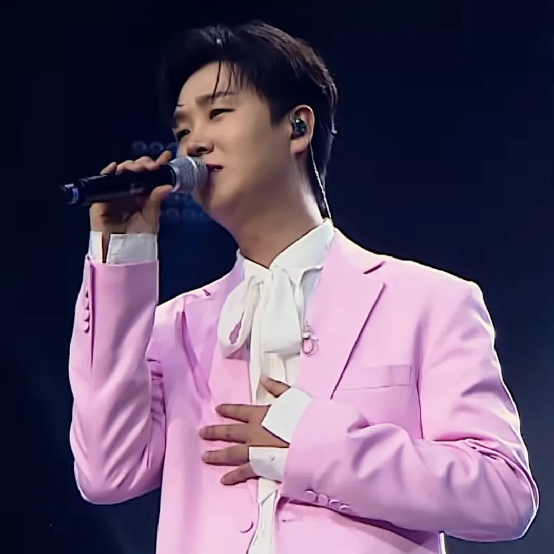 Recent activity shot of Song Minjun